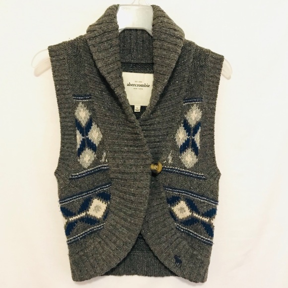 Abercrombie & Fitch Jackets & Blazers - ABERCROMBIE gray chunky sweater vest